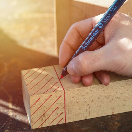 Marker permanentny Schneider wygodne pisanie po drewnie