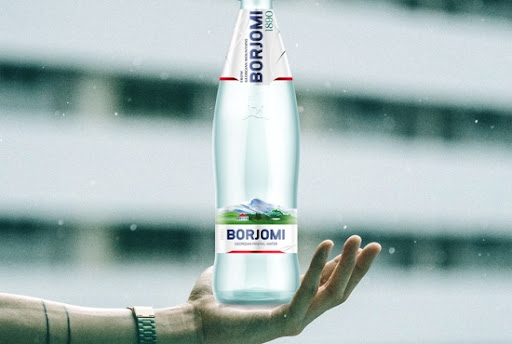 Woda w szklanej butelce Borjomi